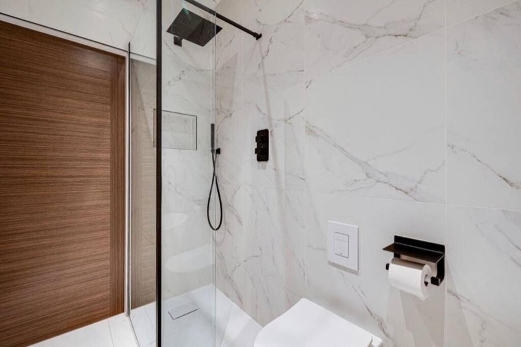 Luxury Apartment: City Centre, Stylish, Modern Chester Extérieur photo